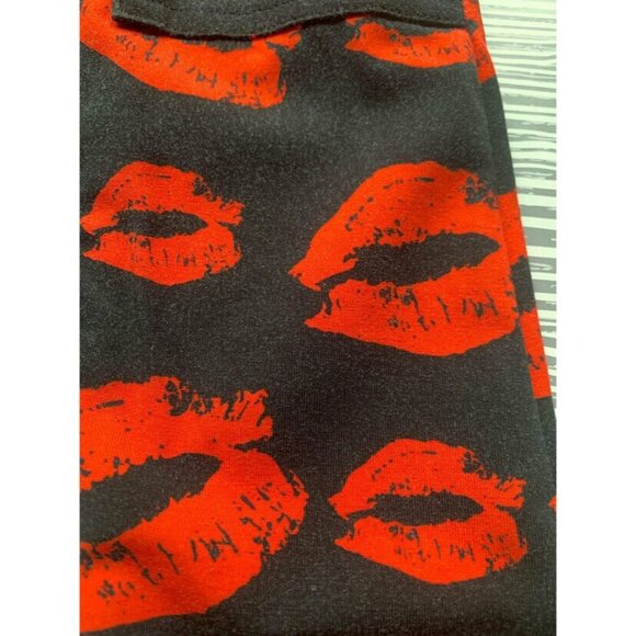 Posh Kiddos Zipper Joggers Kisses 2T - Picture 4 of 9